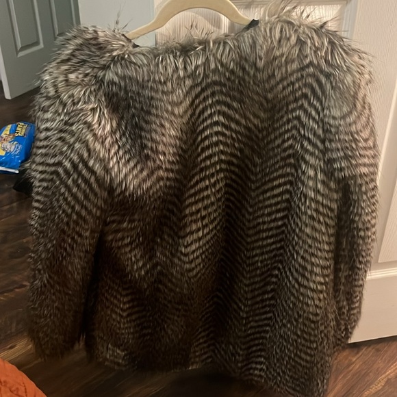 JLUX LABEL faux fur oversized coat - Picture 6 of 6